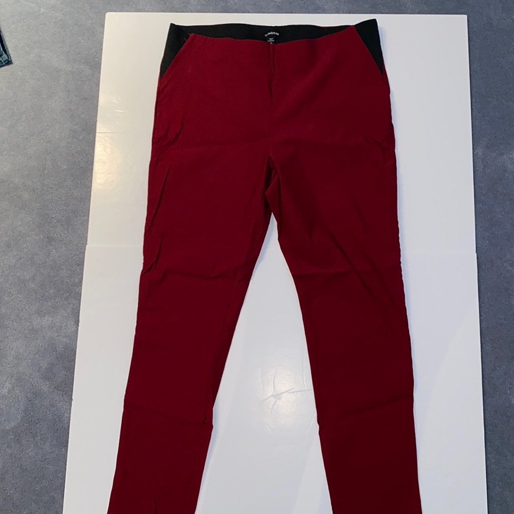 LE CHATEAU PANTS SIZE 18